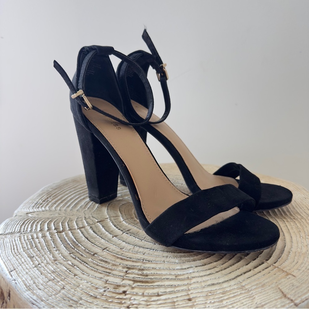 Express Black Suede Block Women's Heel Sandals Size 8